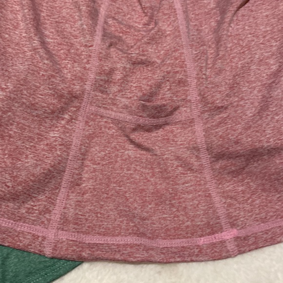 Two cute workout tops - Picture 2 of 3